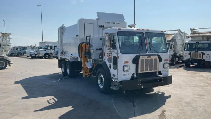 2025 Peterbilt 520 — photo 3
