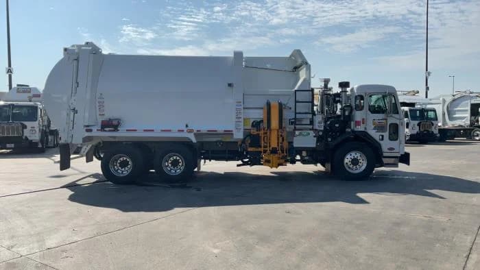 2025 Peterbilt 520 — photo 6