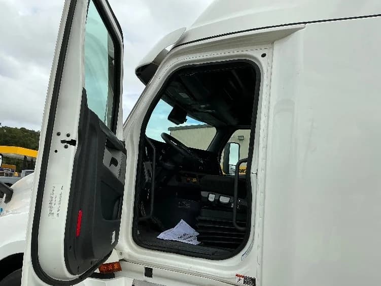 2022 Freightliner Cascadia in Garden City, GA — photo 9