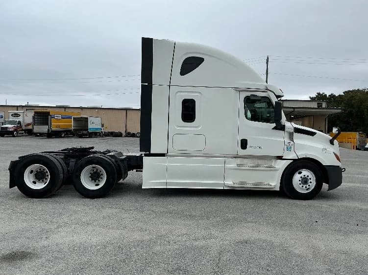 2022 Freightliner Cascadia in Garden City, GA — photo 8