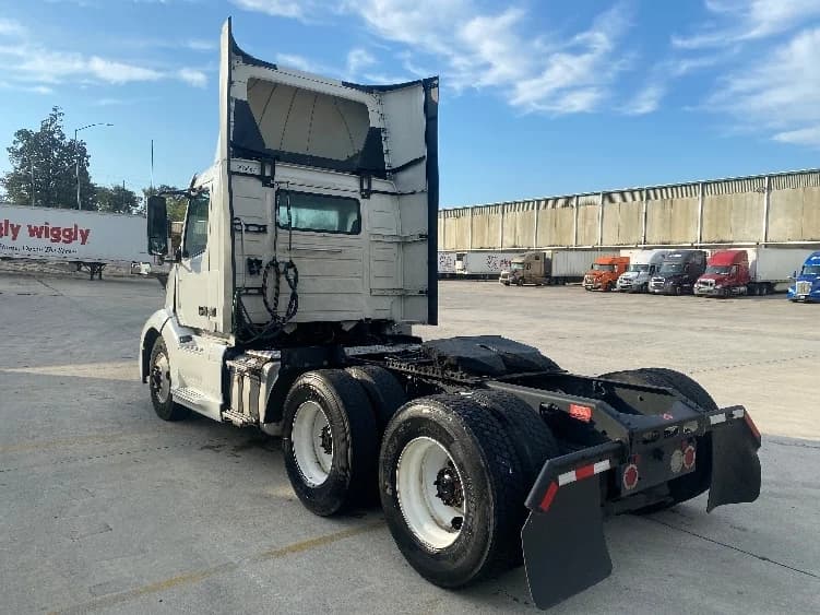 2020 Volvo VNL 300 in Bessemer, AL — photo 5