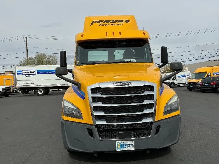 2020 Freightliner Cascadia in Las Vegas, NV — photo 2
