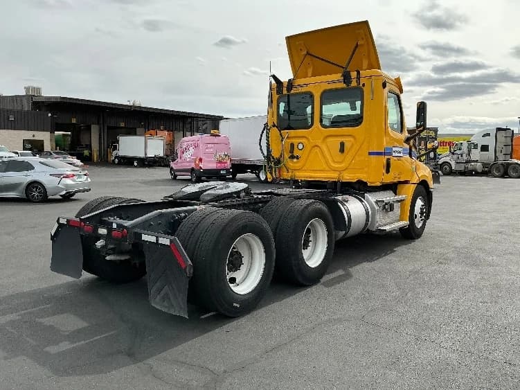 2020 Freightliner Cascadia in Las Vegas, NV — photo 7