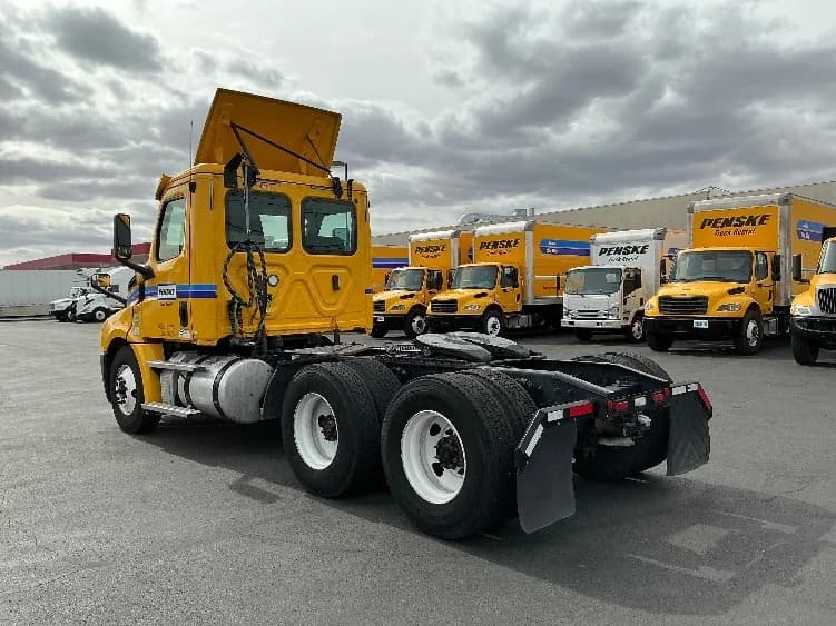 2020 Freightliner Cascadia in Las Vegas, NV — photo 5