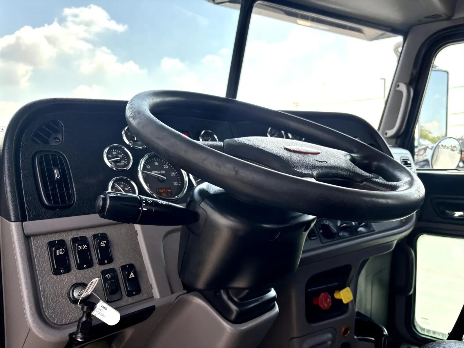 2022 Peterbilt 389 in Hutchins, TX — photo 15