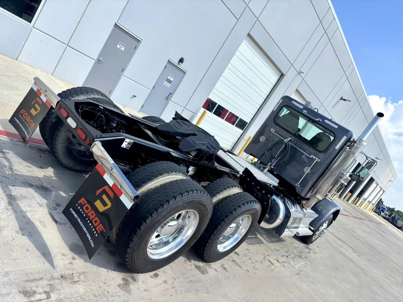 2022 Peterbilt 389 in Hutchins, TX — photo 11