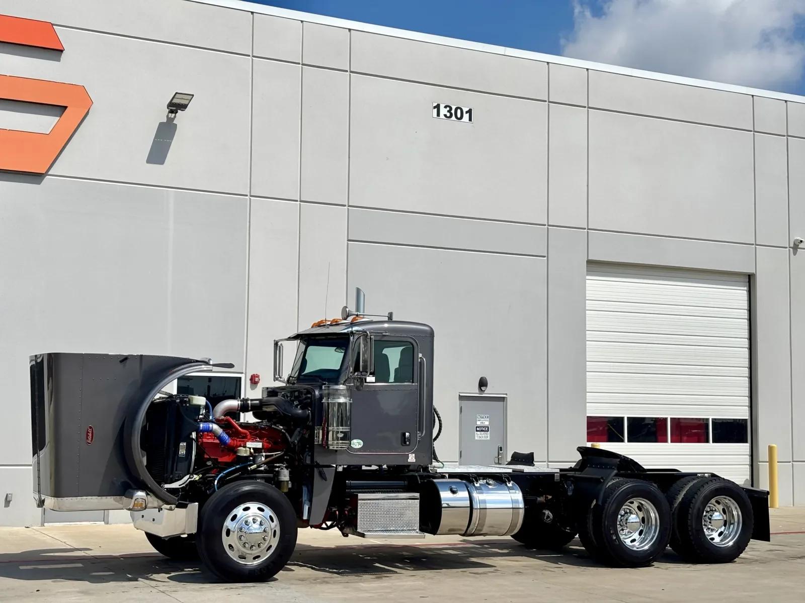 2022 Peterbilt 389 in Hutchins, TX — photo 10