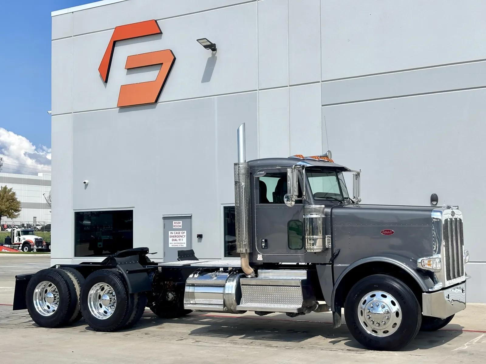 2022 Peterbilt 389