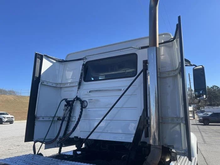 2020 Volvo VNL 300 in Atlanta, GA — photo 10