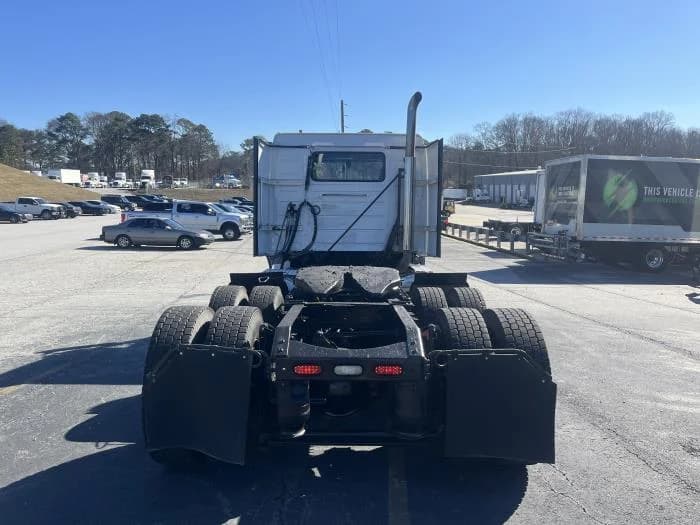 2020 Volvo VNL 300 in Atlanta, GA — photo 6