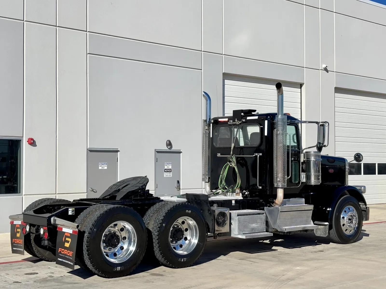 2018 Peterbilt 389 in Hutchins, TX — photo 5