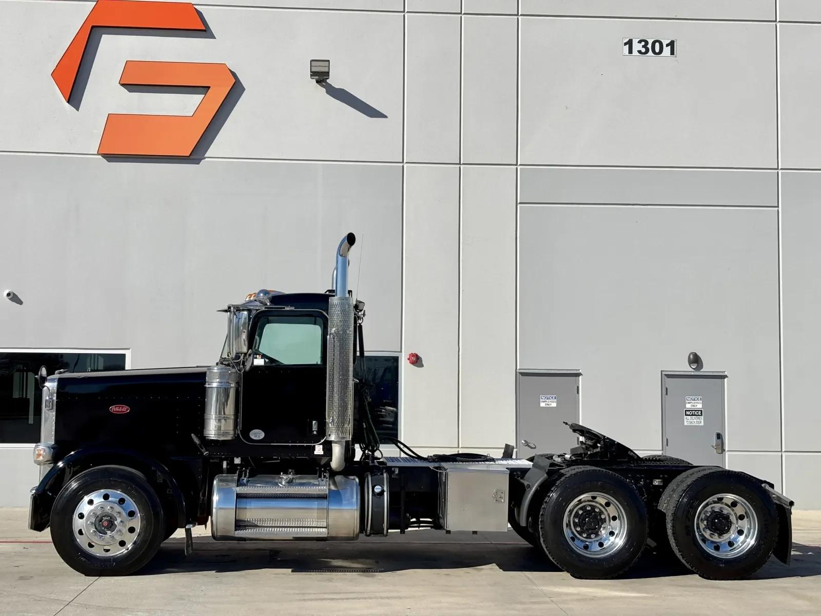 2018 Peterbilt 389 in Hutchins, TX — photo 4