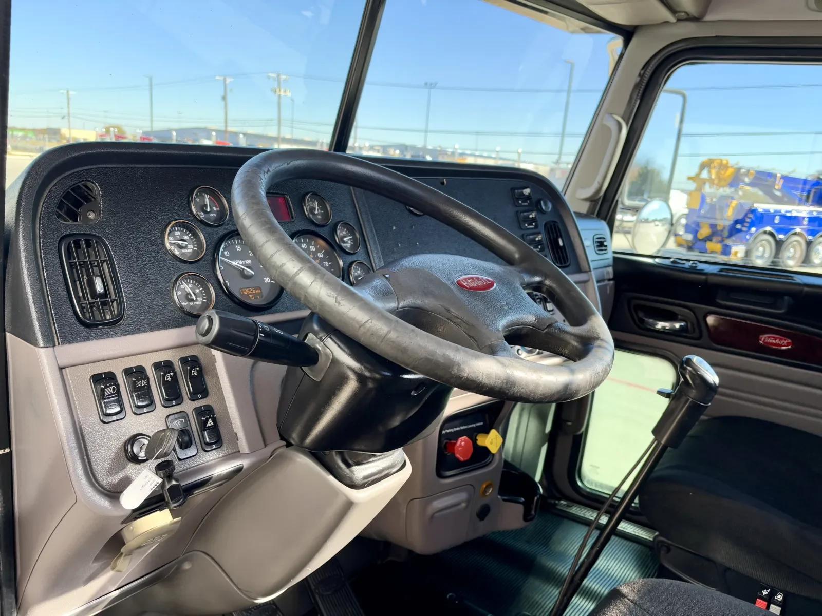 2018 Peterbilt 389 in Hutchins, TX — photo 15