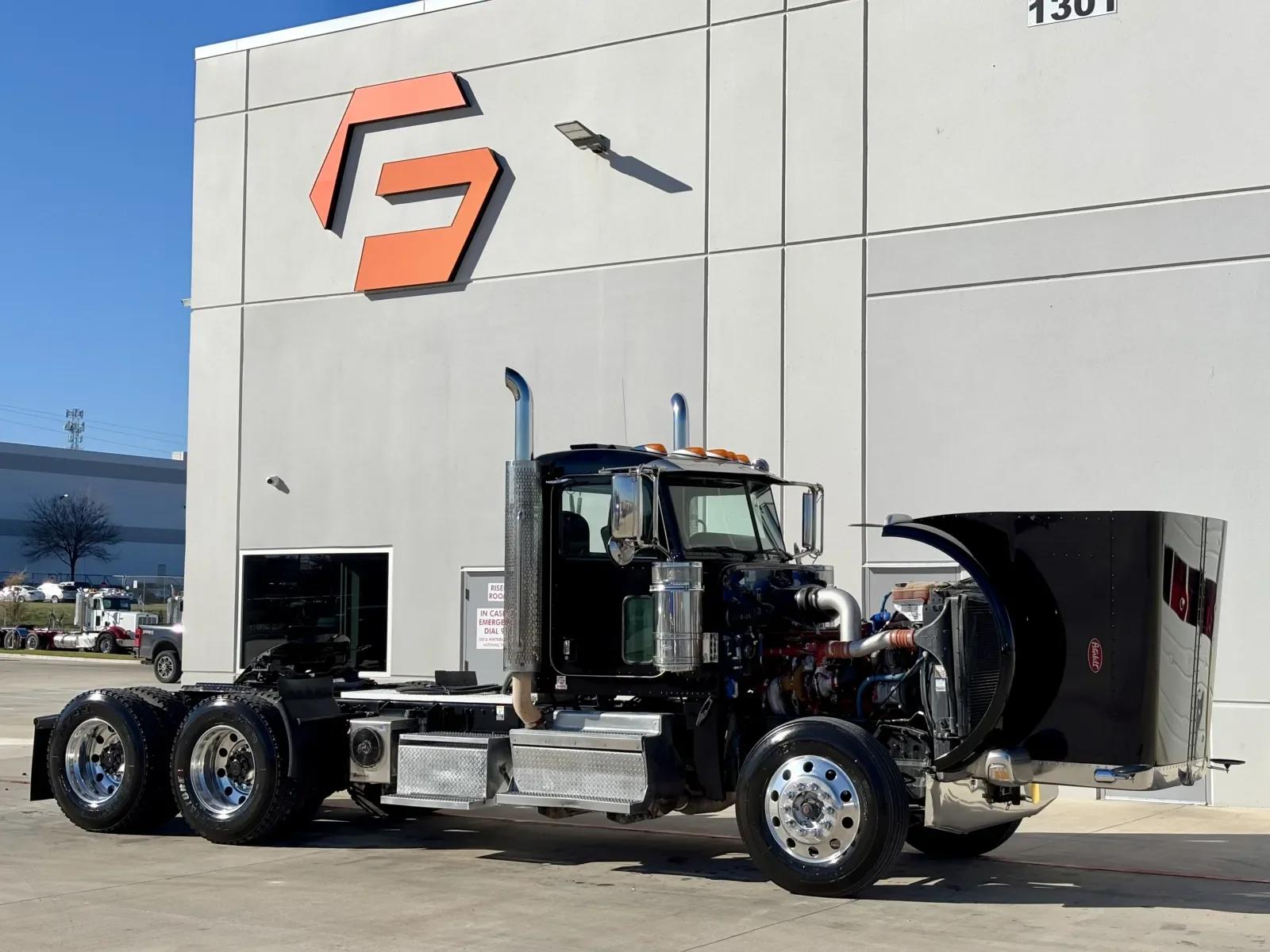 2018 Peterbilt 389 in Hutchins, TX — photo 9