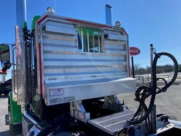 2023 Peterbilt 389 in Lima, OH — photo 6