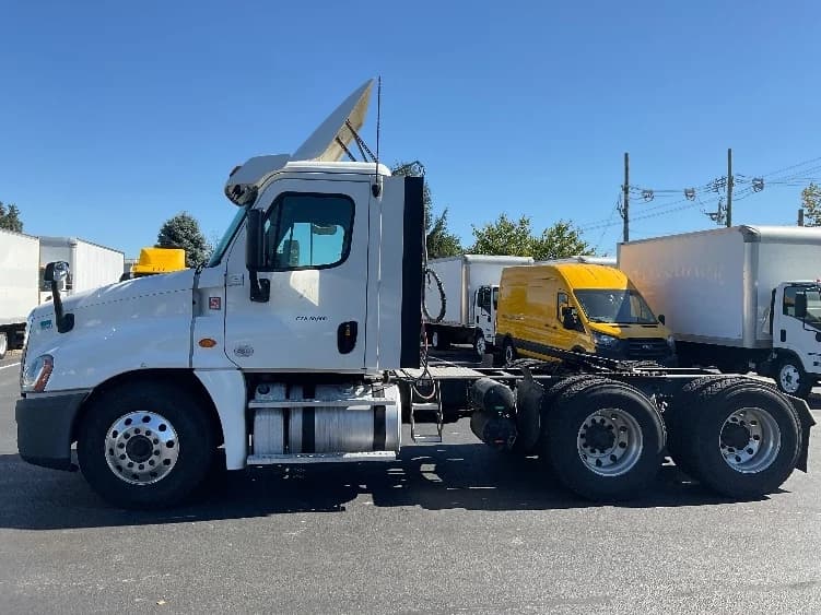 2018 Freightliner Cascadia in New Castle, DE — photo 4