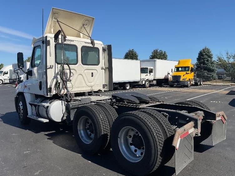 2018 Freightliner Cascadia in New Castle, DE — photo 5