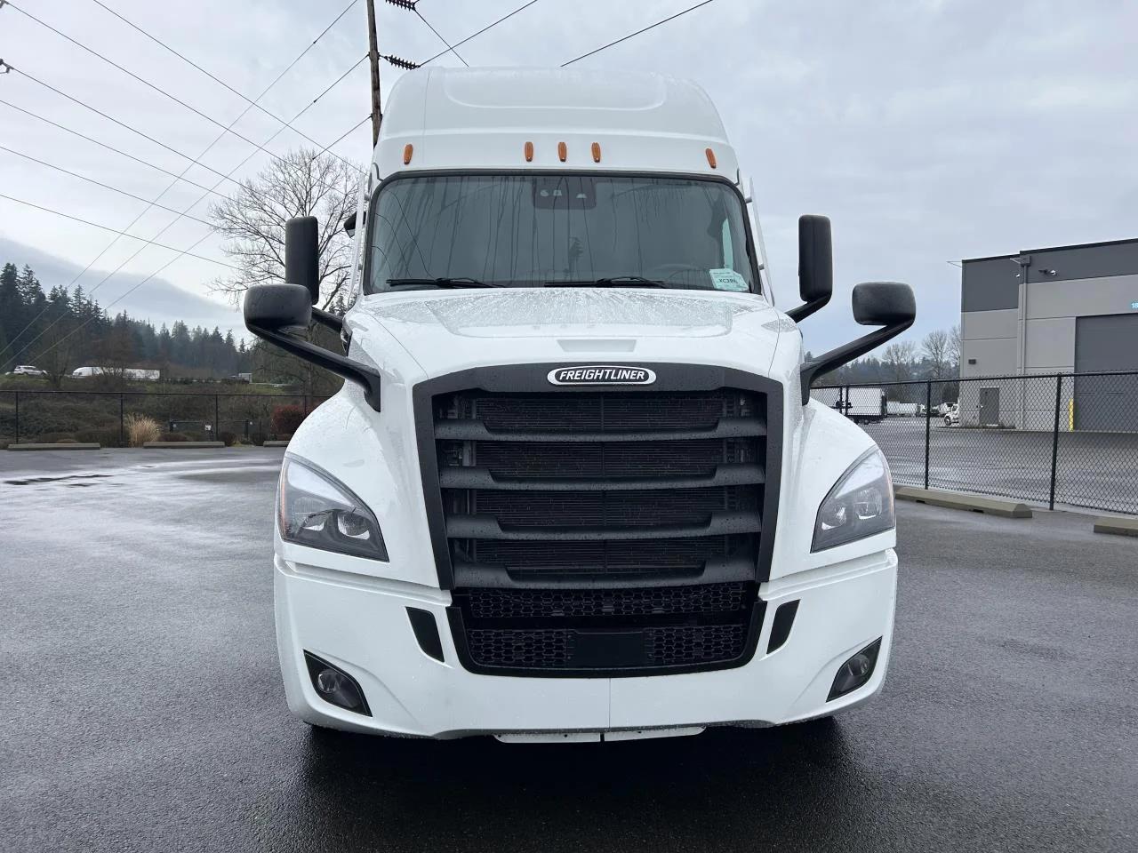 2027 Freightliner Cascadia in Mount Vernon, WA — photo 6