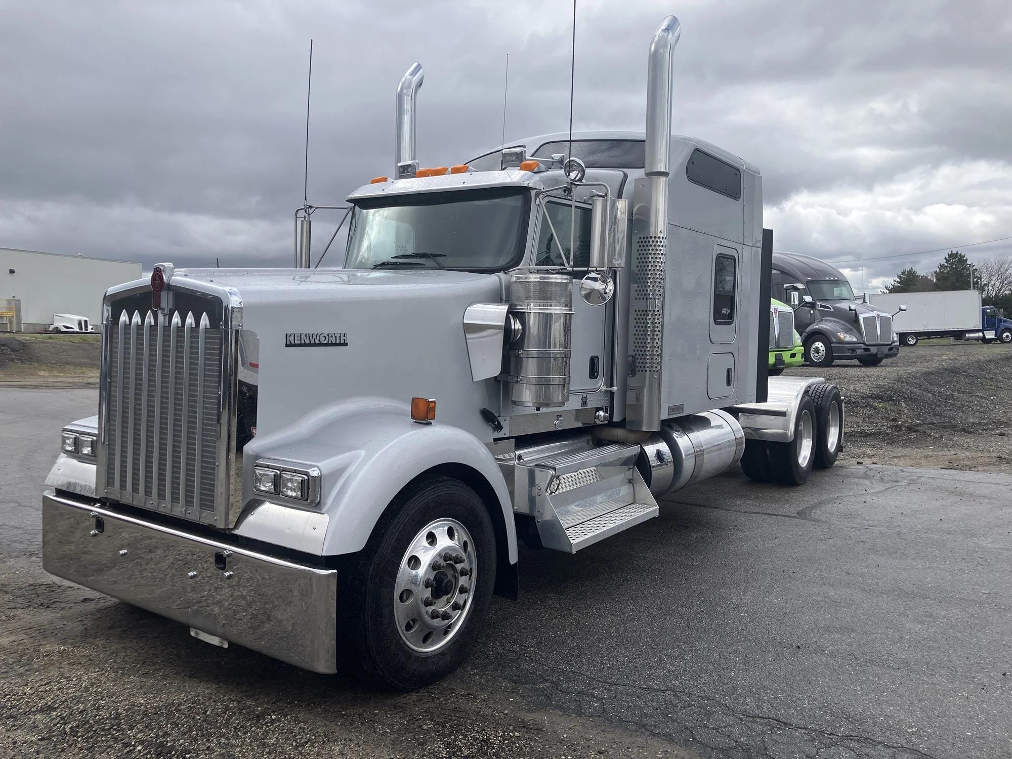 2020 Kenworth W900