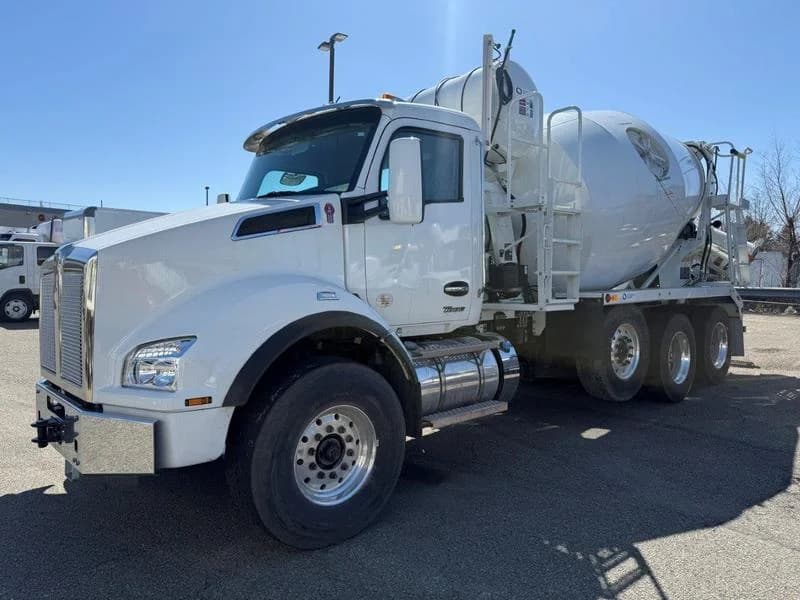 2025 Kenworth T880