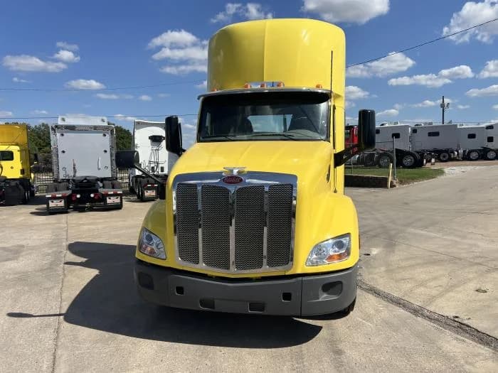 2021 Peterbilt 579 in Dallas, TX — photo 17