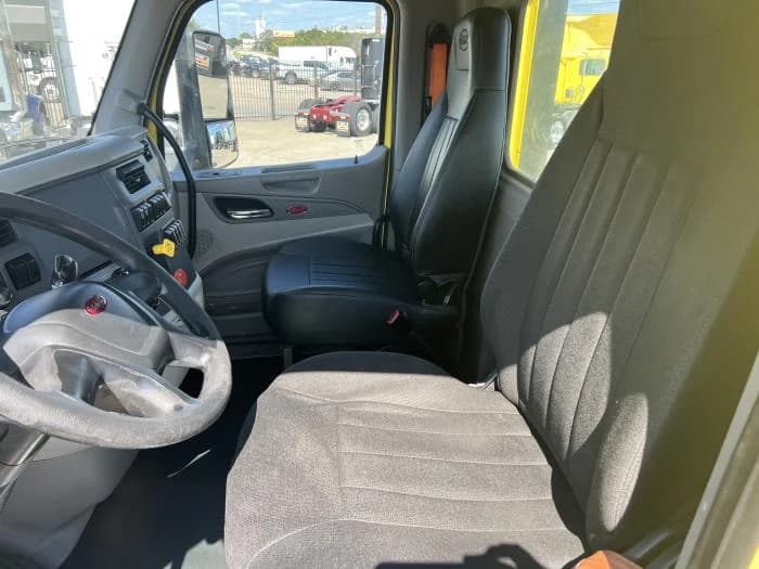 2021 Peterbilt 579 in Dallas, TX — photo 11