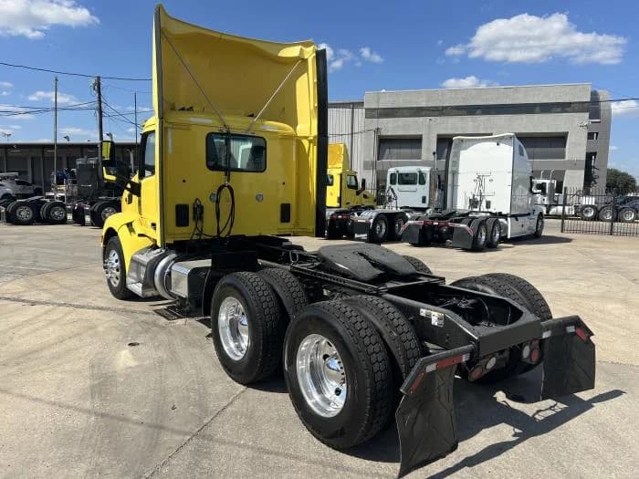 2021 Peterbilt 579 in Dallas, TX — photo 5