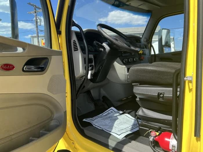 2021 Peterbilt 579 in Dallas, TX — photo 12