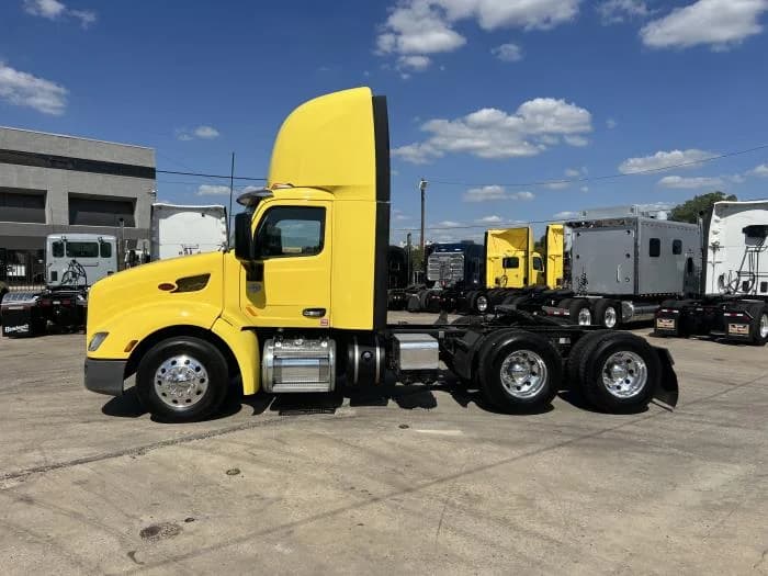 2021 Peterbilt 579 in Dallas, TX — photo 33