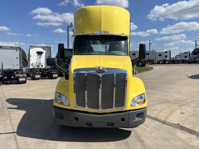 2021 Peterbilt 579 in Dallas, TX — photo 3