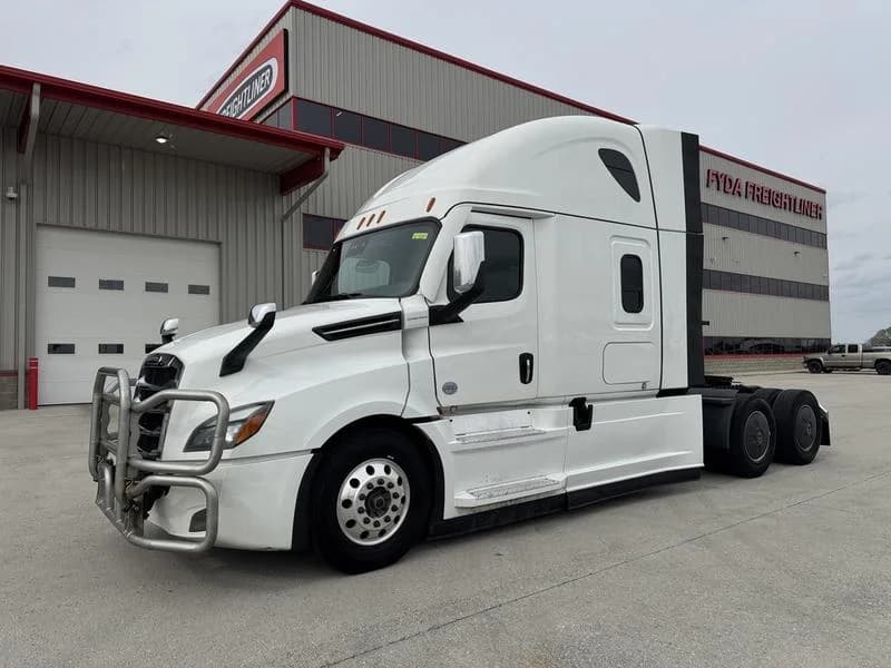 2024 Freightliner Cascadia in Columbus, OH — photo 2