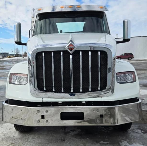 2025 International HX in MN — photo 2