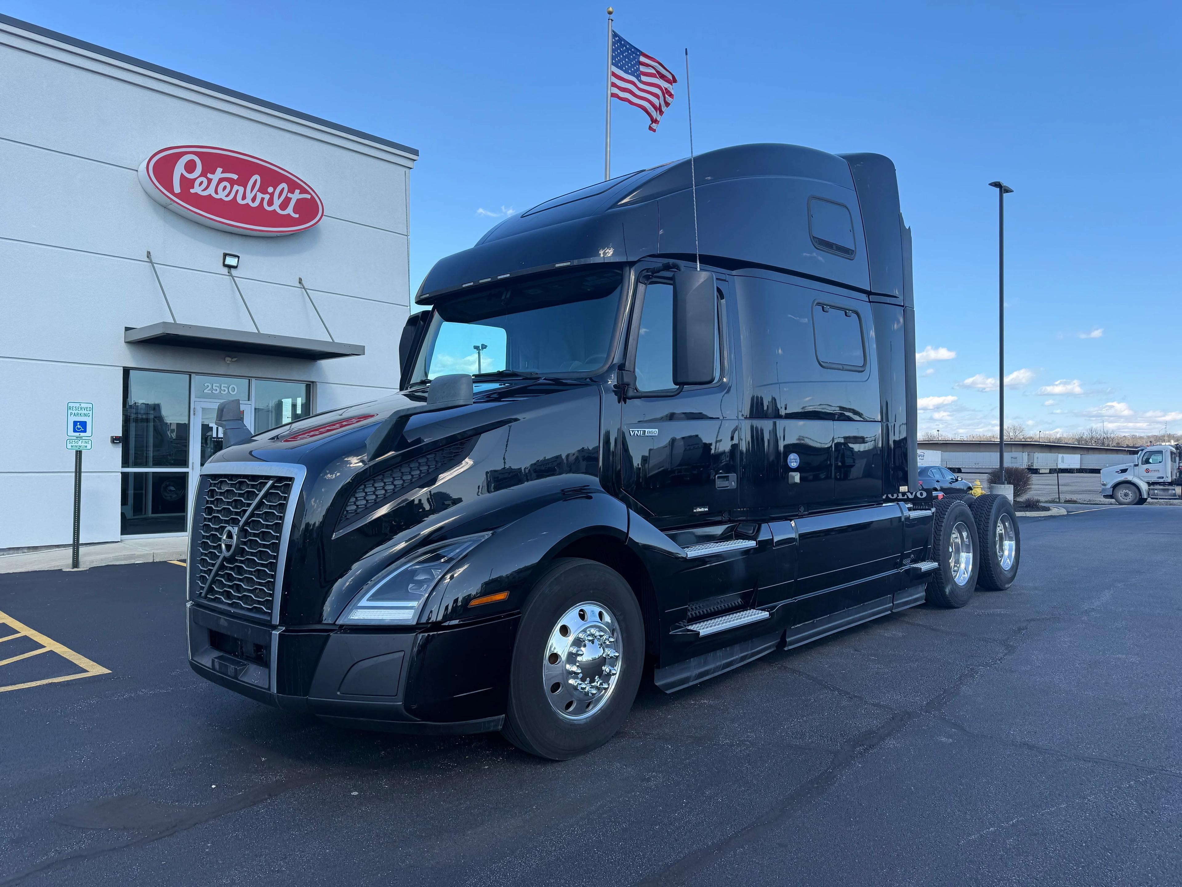 2020 Volvo VNL 860 in Cincinnati, OH