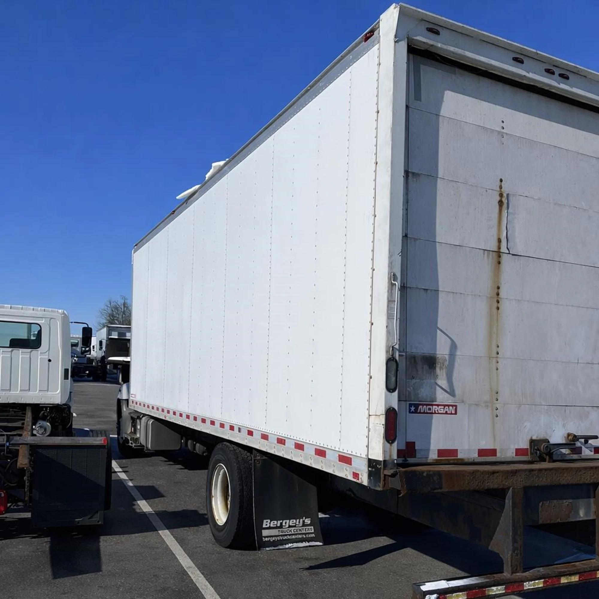 2015 Hino 268 — photo 4