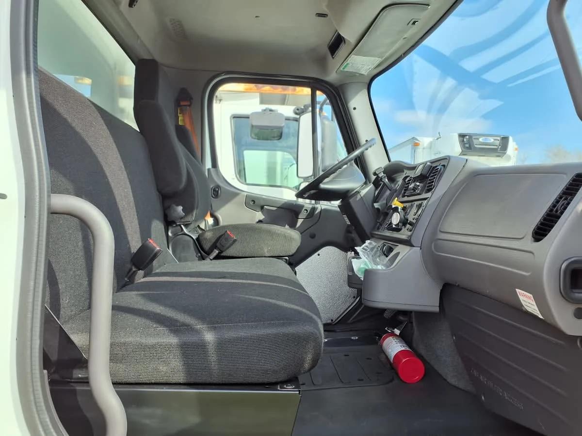 2019 Freightliner M2 106 in Minneapolis, MN — photo 7