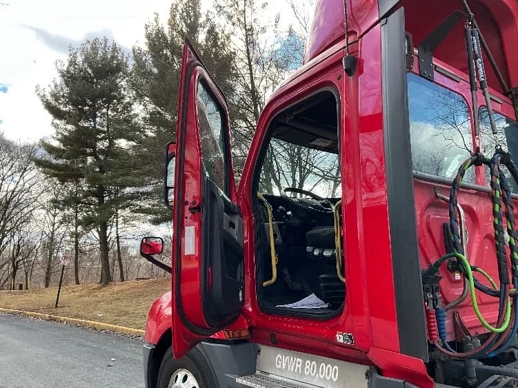 2019 Freightliner Cascadia in Reading, PA — photo 9