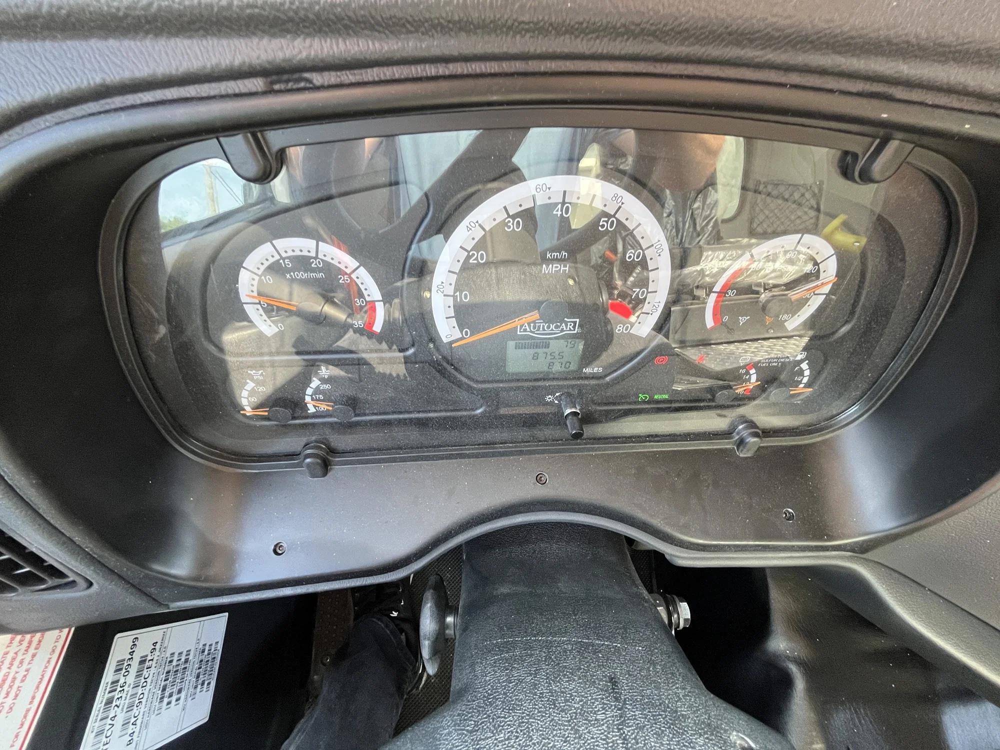 2025 Autocar — photo 2