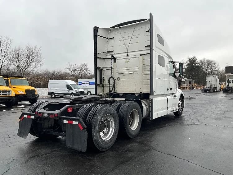 2022 Volvo VNL 760 in Reading, PA — photo 7