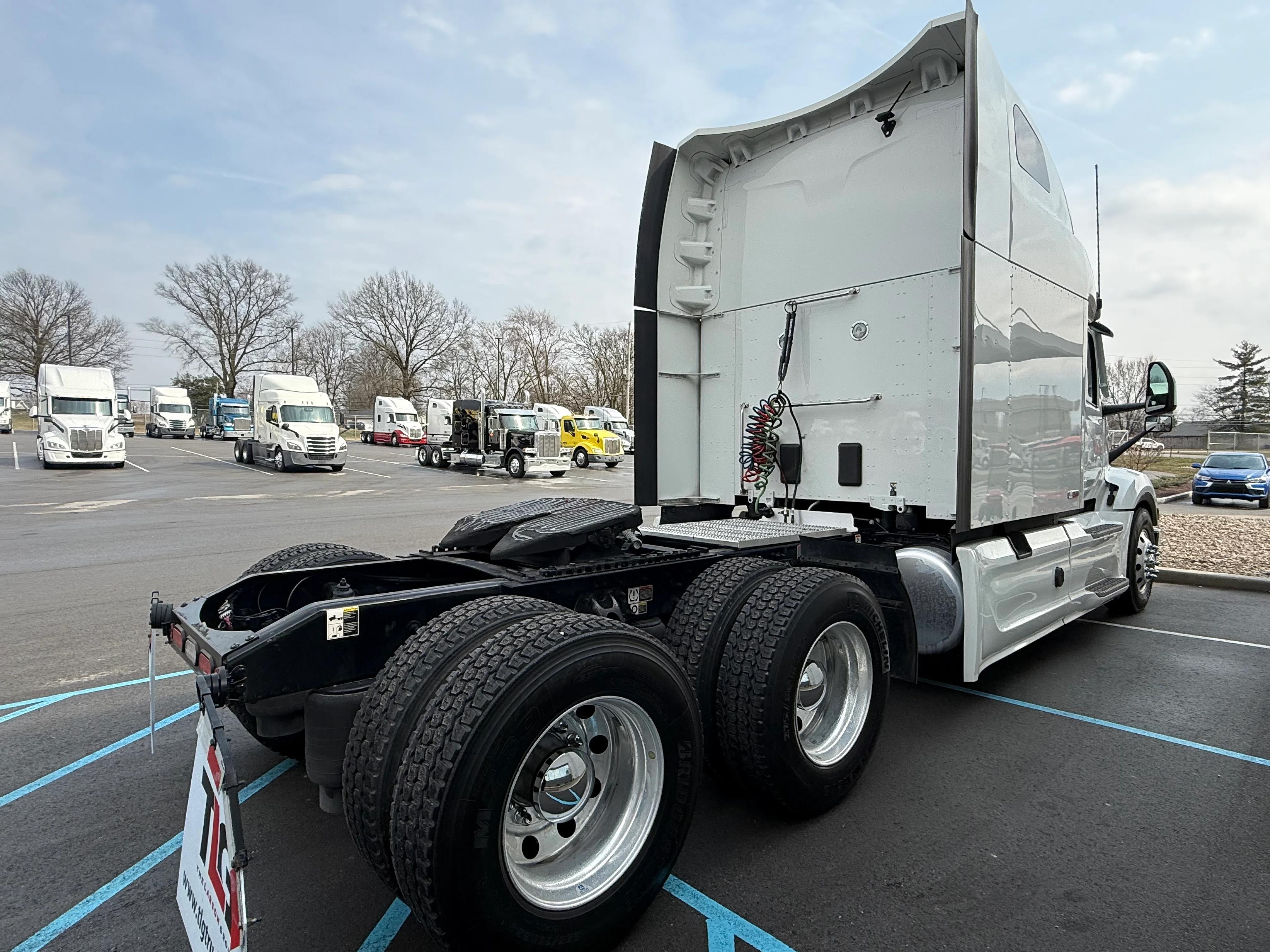 2024 Peterbilt 579 in Evansville, IN — photo 4