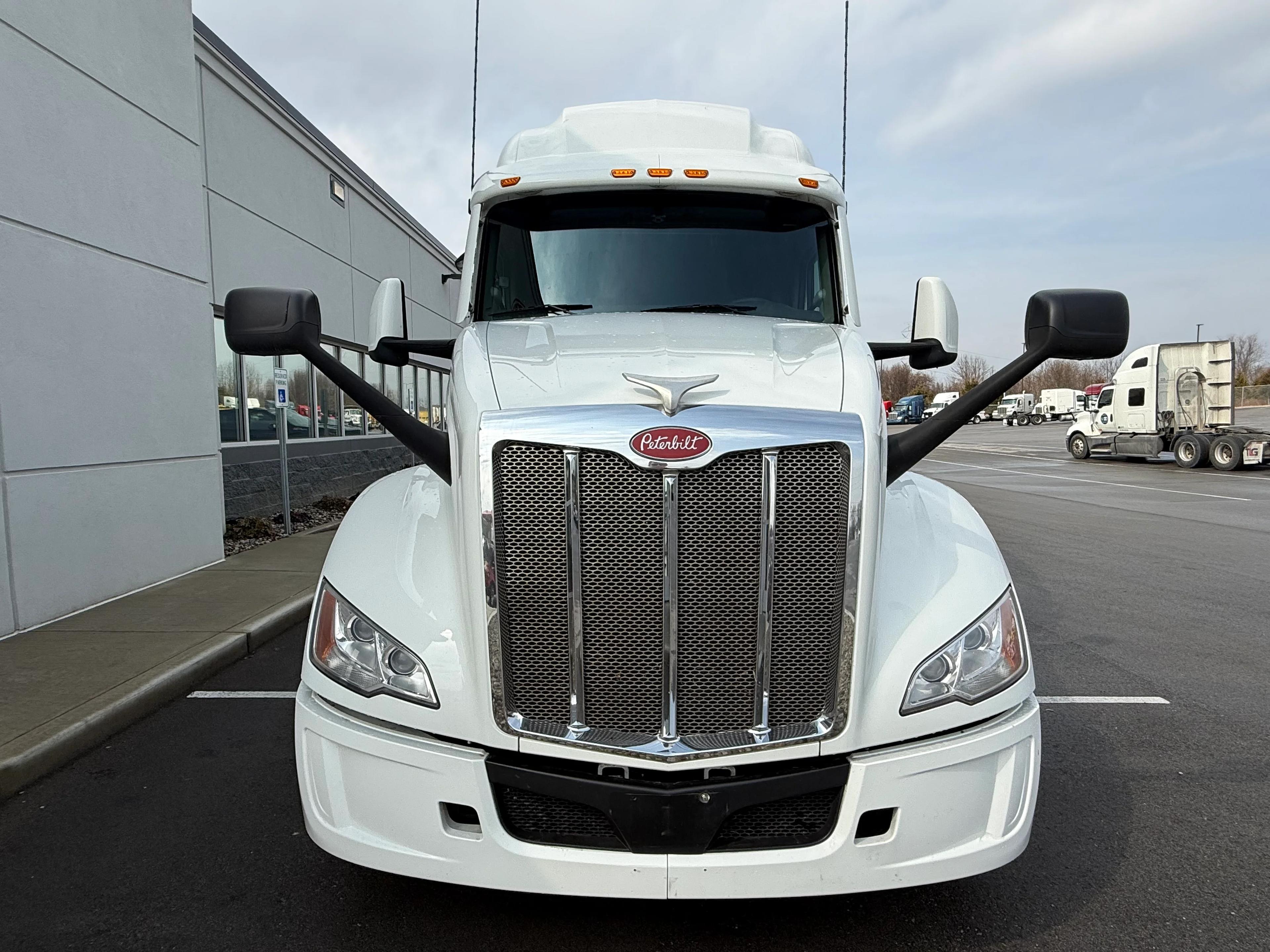 2024 Peterbilt 579 in Evansville, IN — photo 6
