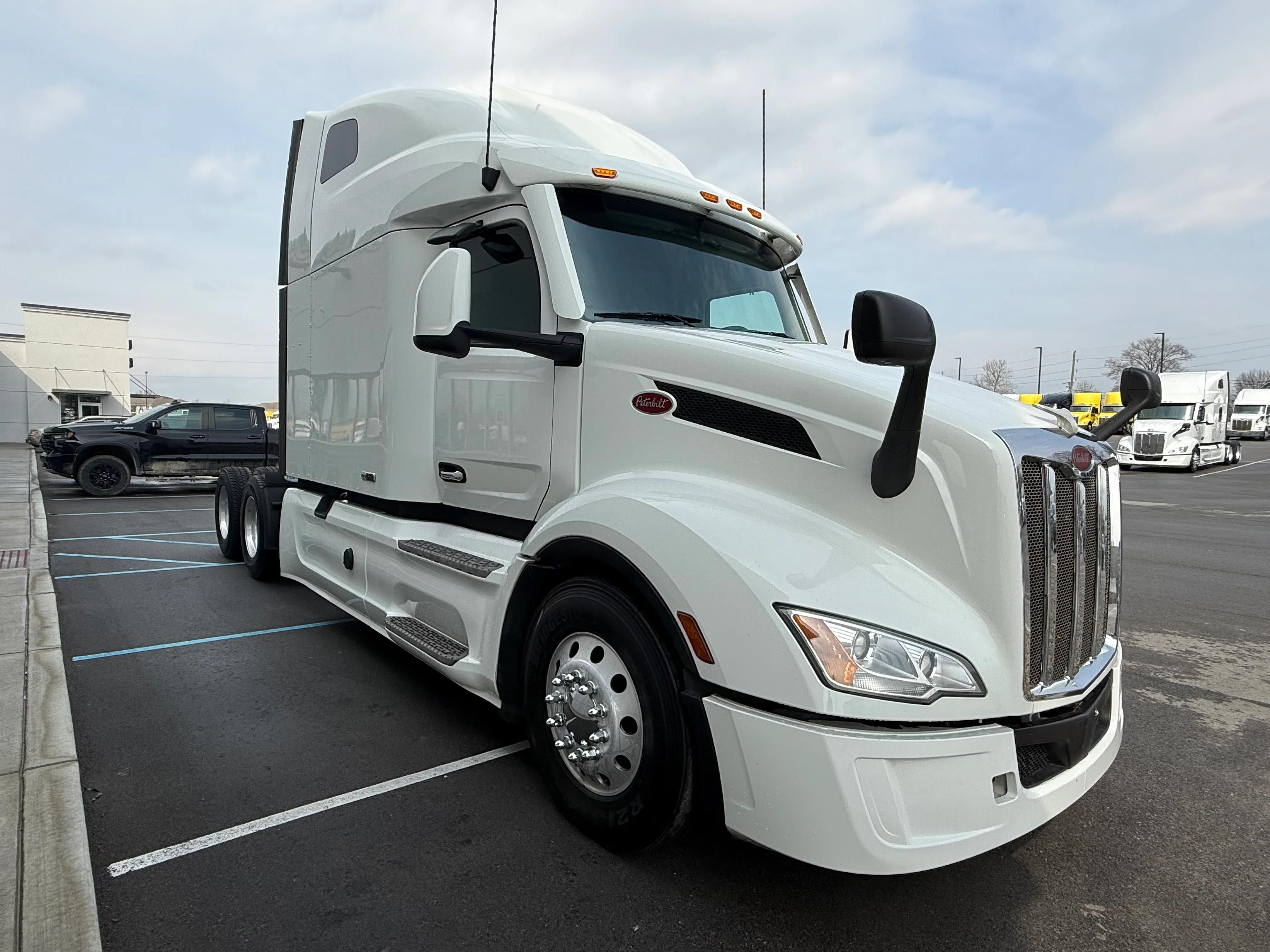 2024 Peterbilt 579 in Evansville, IN — photo 5