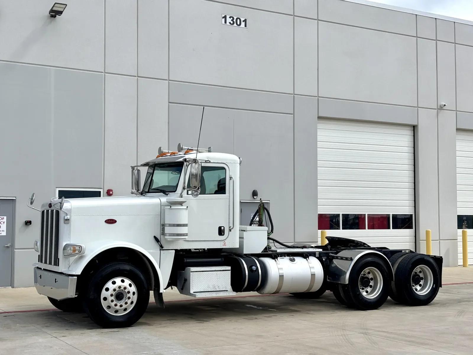2018 Peterbilt 389 in Hutchins, TX — photo 2