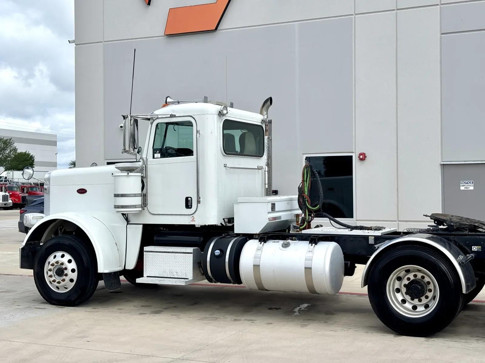 2018 Peterbilt 389 in Hutchins, TX — photo 8