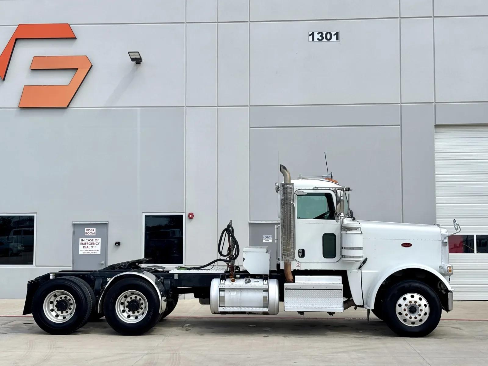 2018 Peterbilt 389 in Hutchins, TX — photo 3