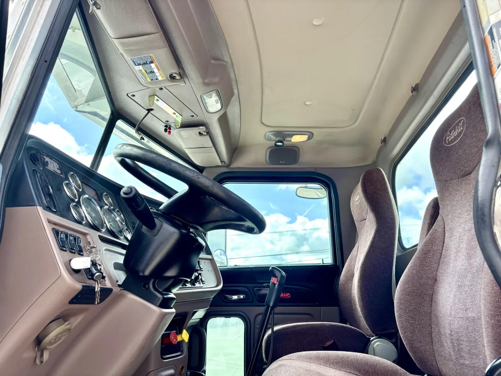 2018 Peterbilt 389 in Hutchins, TX — photo 14