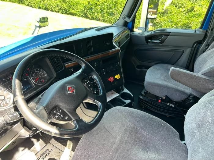 2020 International LT in Laredo, TX — photo 19