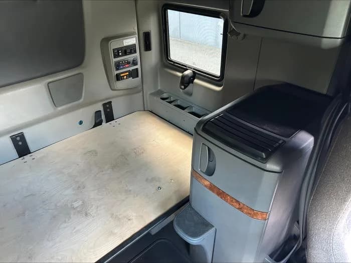 2020 International LT in Laredo, TX — photo 6