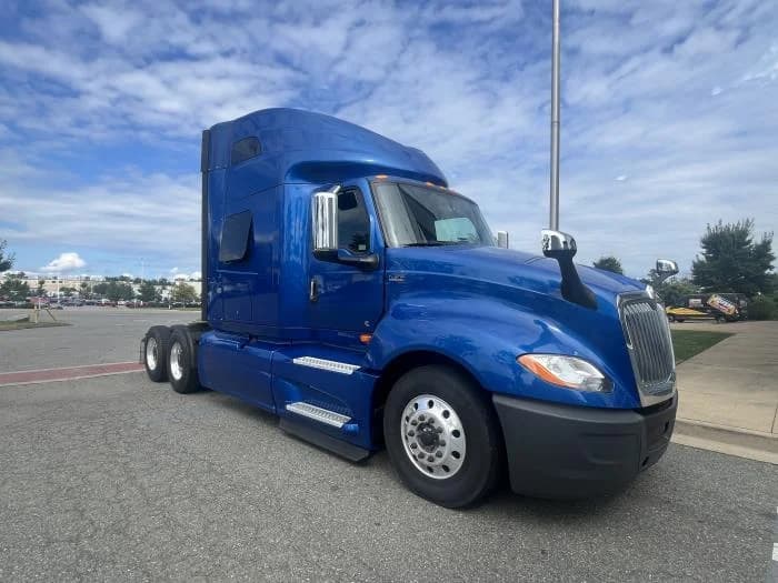 2020 International LT in Laredo, TX — photo 3