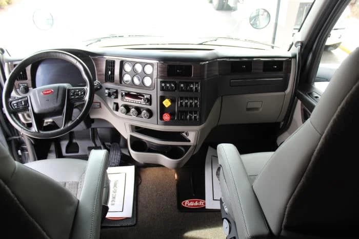 2025 Peterbilt 567 — photo 19