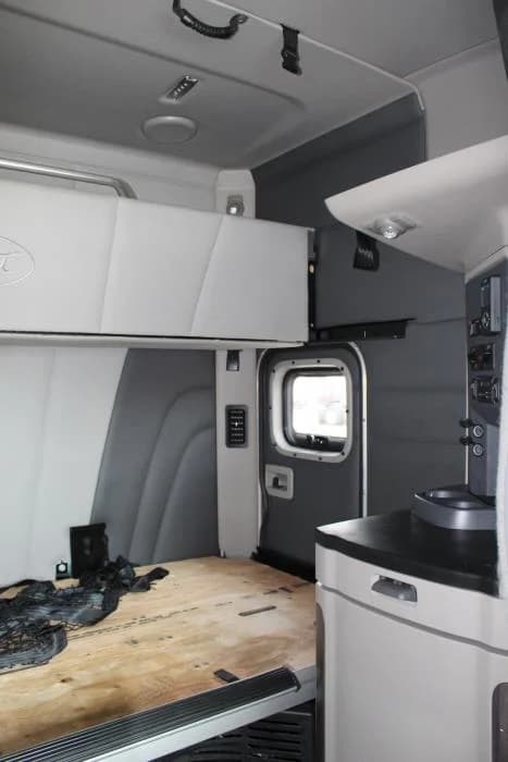 2025 Peterbilt 567 — photo 17